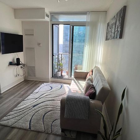 Prestigious 2-Bdrm Condo - Across From Scotiabank Arena Toronto Extérieur photo