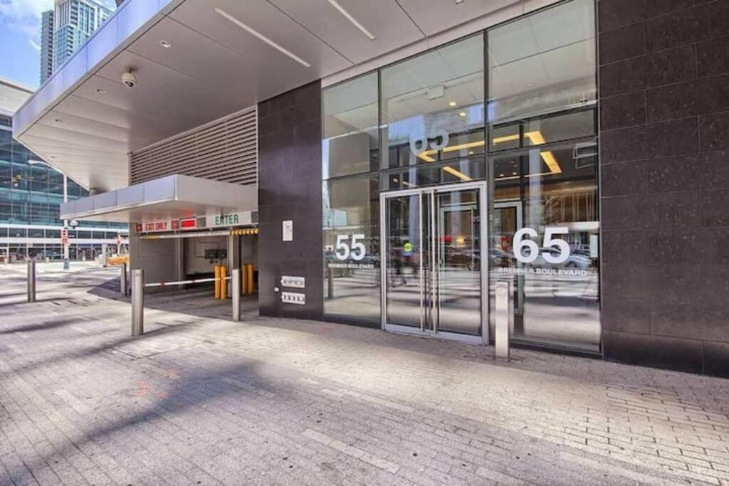 Prestigious 2-Bdrm Condo - Across From Scotiabank Arena Toronto Extérieur photo