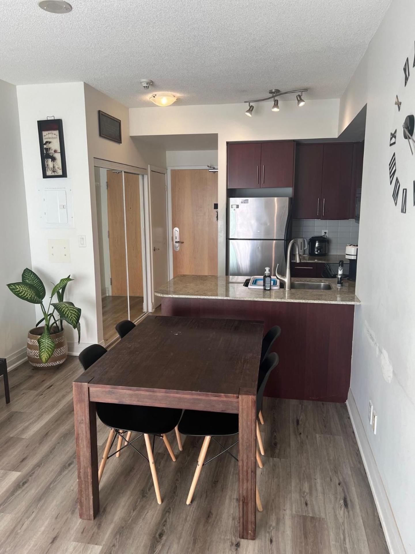 Prestigious 2-Bdrm Condo - Across From Scotiabank Arena Toronto Extérieur photo
